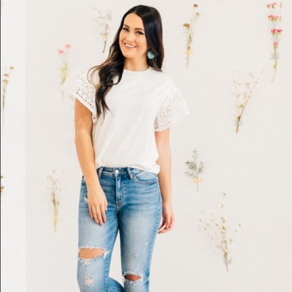 ✨NWT LAST🏷DROP Chic & Classy Scalloped SLEEVE TOP